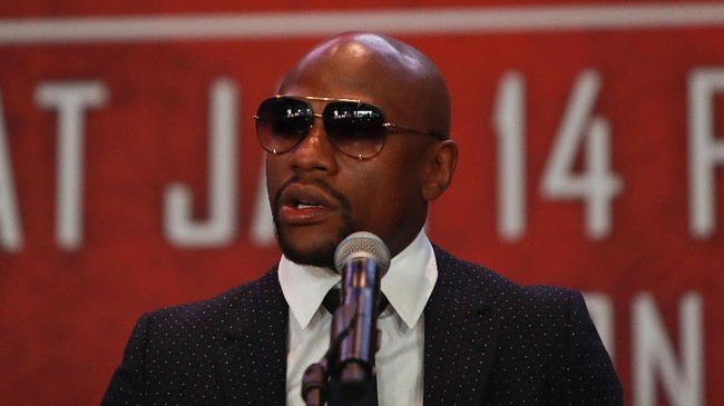NEW YORK, NY - NOVEMBER 16: President of Mayweather Promotions Floyd Mayweather addresses the crowd during the press conference announcing the Badou Jack v James DeGale Super Middleweight World Title Unification Bout at Barclays Center on November 16, 2016 in the Brooklyn borough of New York City.   Michael Reaves/Getty Images/AFP