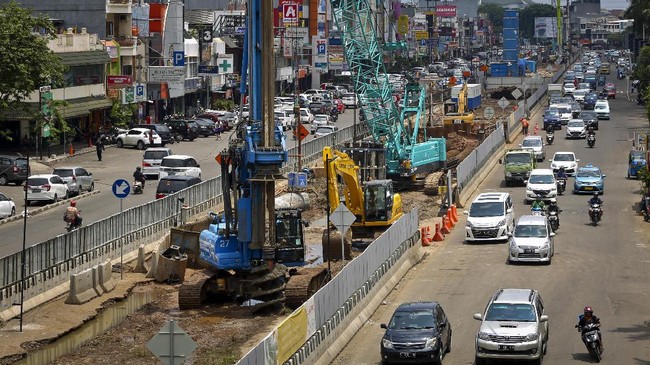 Pengamat BUMN Said Didu mengatakan, seharusnya, pendanaan proyek-proyek pemerintah menggunakan APBN ketimbang memaksa BUMN.