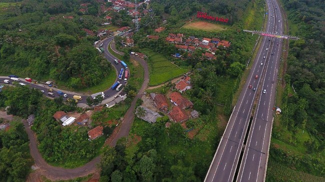 Jasa Marga dan Polda Jawa Barat akan memberlakukan rekayasa lalu lintas di tol Cipularang Jumat (21/2) pukul 08.00 WIB, usai melakukan ujicoba Kamis (20/2).