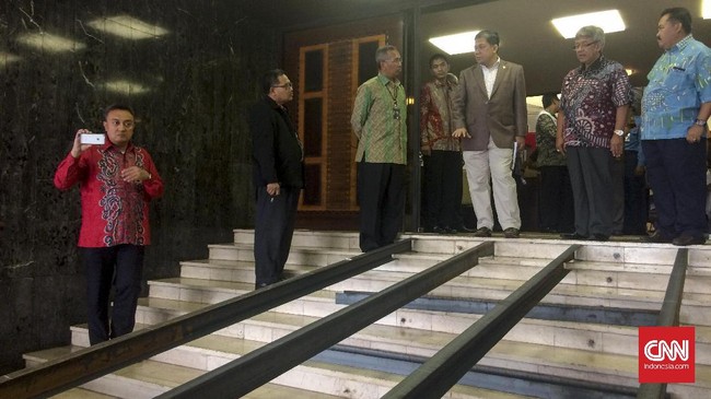 Para 'wakil rakyat' di parlemen diwajibkan hadir memeriahkan kedatangan Raja Salman di masa reses, pekan depan.