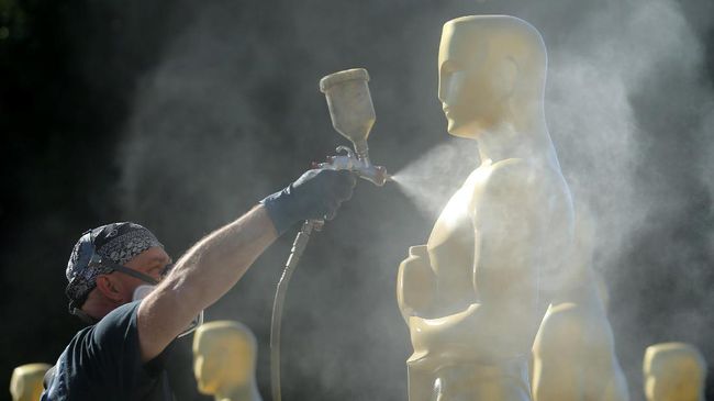 Tahun lalu, pemerintah berjanji mencarikan dana untuk film Indonesia yang akan maju ke Oscar. Namun tahun ini janji manis itu belum juga terwujud.