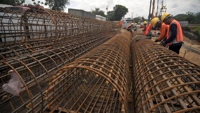 Ambil contoh, proyek bandara Karawang yang urung terlaksana lantaran bandara Soekarno-Hatta ternyata merampungkan Terminal 3 Ultimate.