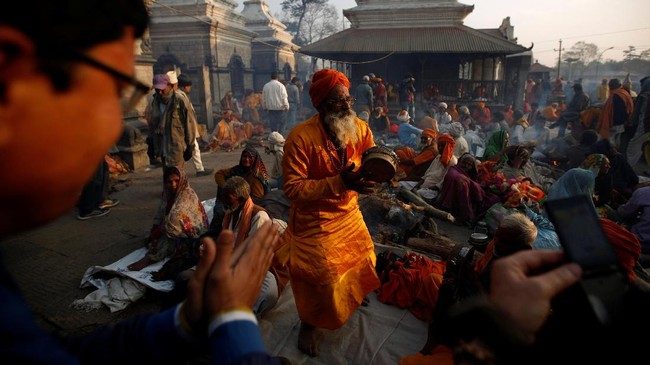 Memuja Dewa Shiwa dalam Perayaan Shivaratri