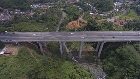 Jembatan Cisomang Masih Terlarang untuk Truk