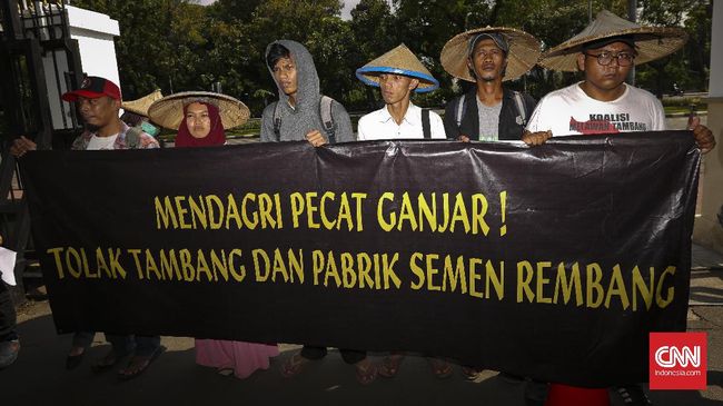 Berkas kasus aktivis penolak semen Rembang Joko Prianto dilimpahkan ke Kejaksaan. Proses itu dianggap sebagai kriminalisasi dan cacat hukum.
