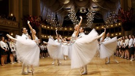 Glamornya Tradisi Opera Ball Vienna