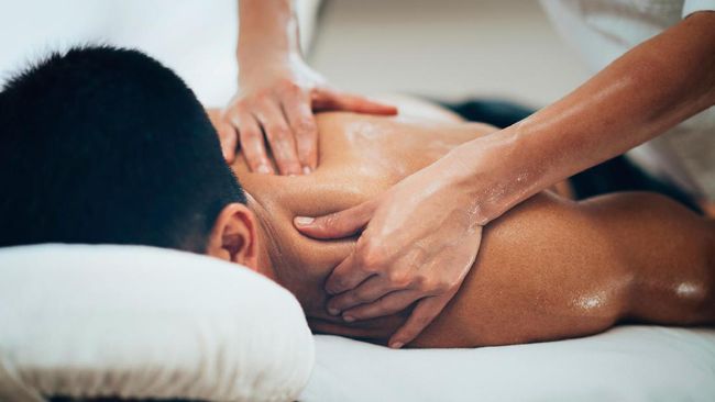 Terapi pijat tradisional atau spa ala Indonesia sukses menghipnotis warga Paris, Perancis dengan gerakan dan manfaatnya.
