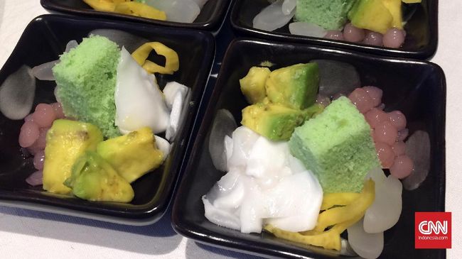 Melalui kreativitas koki, kini banyak makanan jalanan pun mengkonstruksi menjadi sajian mewah fine dining.