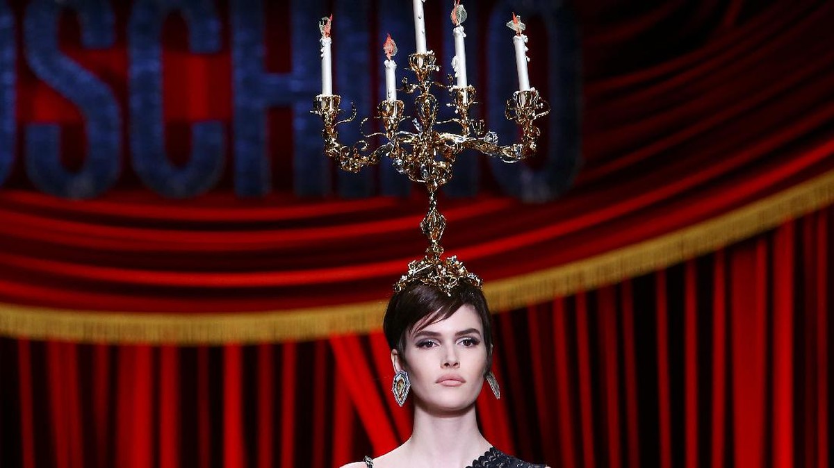 Sihir Cerdas Moschino Ubah Sampah Di Pekan Mode Milan