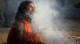 Memuja Dewa Shiwa dalam Perayaan Shivaratri