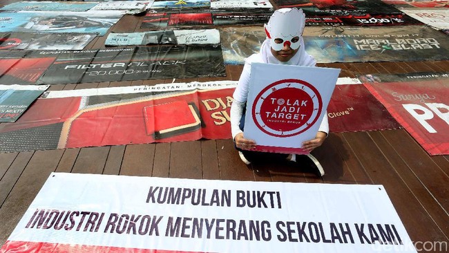 Anak-anak muda yang merokok atau jadi perokok terus bertambah. Sebetulnya apa yang menyebabkan seseorang mencoba rokok dan kemudian jadi perokok?