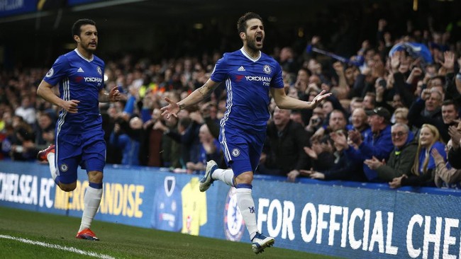Meski kerap saling bunuh di Liga Champions, namun hal itu tak menghambat Barcelona dan Chelsea untuk saling melakukan transfer pemain.