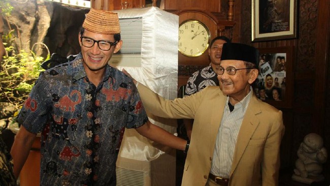 Habibie memberikan wejangan politik kepada Sandiaga Uno yang bersama Anies Baswedan lolos di putaran kedua ajang pemilihan gubernur DKI Jakarta. 