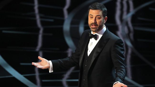 Jimmy Kimmel menggunakan analogi Darth Vader untuk mengilustrasikan hubungan Presiden AS Donald Trump dengan bekas penasihat keamanan nasional Michael Flynn.
