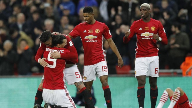 Zlatan Ibrahimovic mengingatkan Paul Pogba bahwa dirinya datang ke Manchester United dengan gratis tanpa biaya sama sekali.