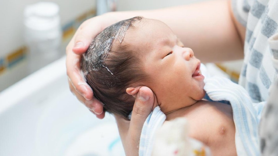 Dalam Seminggu, Berapa Kali Bayi Harus Keramas?