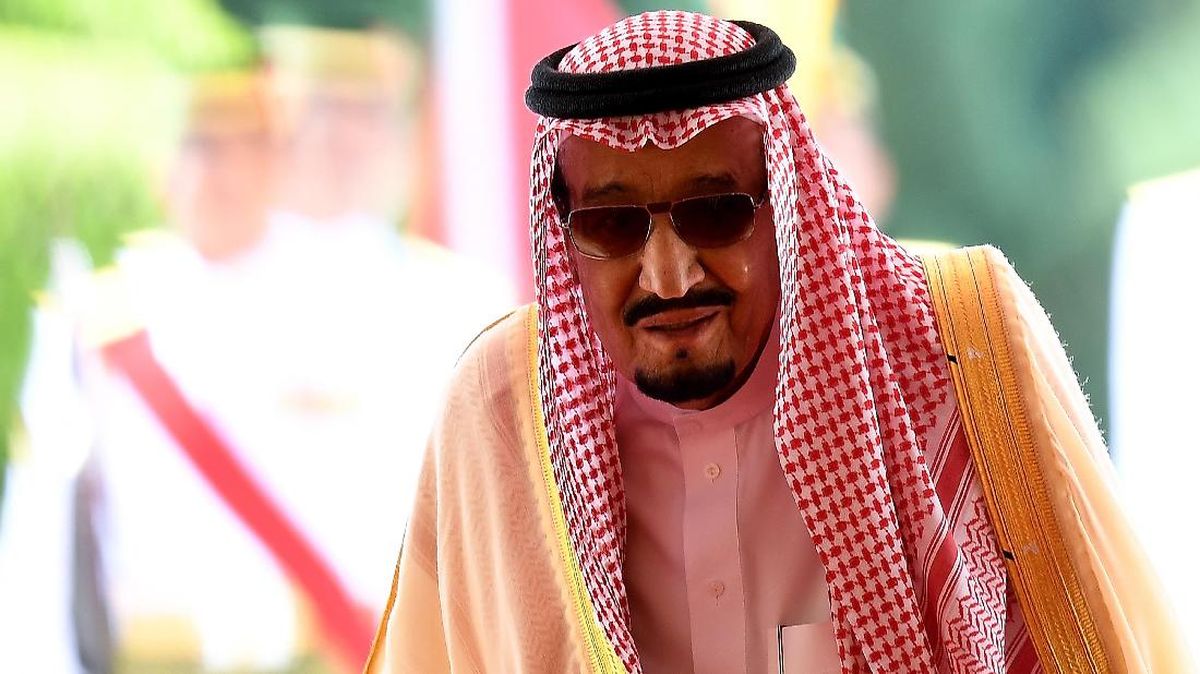 Raja Salman Bagikan Al Quran ke Jemaah Haji di Bandara Taif Saudi