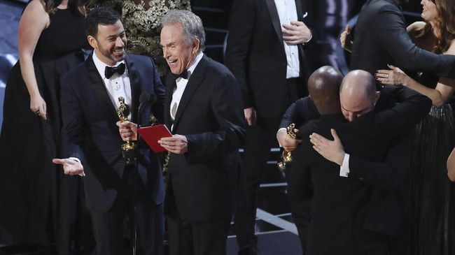Jimmy Kimmel kembali didapuk menjadi pembawa acara Oscar tahun depan, yang akan diselenggarakan pada 4 Maret 2018.