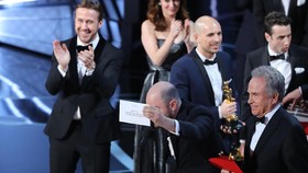 Bagaimana Tragedi Salah Amplop di Oscar 2017 Bisa Terjadi?