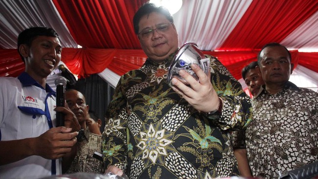 Menperin Airlangga Hartarto menyebut Lenzing bakal menambah lini produksi tencel, jenis serat rayon berkualitas di atas viscosa yang langka di dunia.