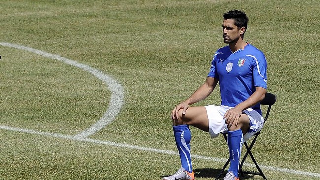 Pada awal musim ini, Christian 'Bobo' Vieri memberikan janji untuk memberikan liburan gratis kepada Marco Borriello andai mencetak setidaknya 15 gol musim ini.