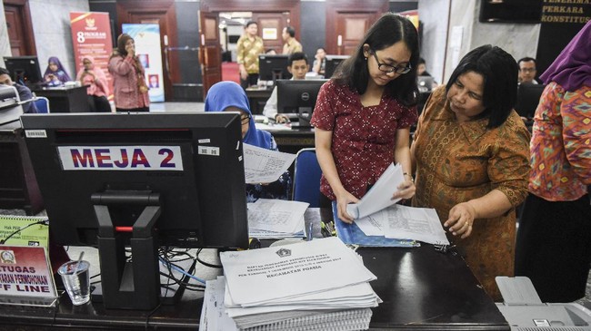 Meski orang yang dibantu Rudi itu tidak terkait dengan partai politik, namun polisi terus mendalami kasus ini dan kaitannya dengan pihak lain.