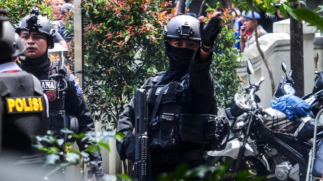 Buron kasus terorisme YI ditangkap di Sukabumi, Kamis (6/5), lantaran diduga terkait perencanaan pemboman.