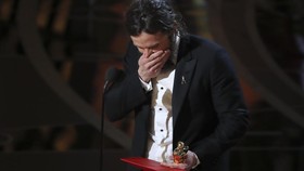 Raih Piala Oscar Pertama, Casey Affleck Kalahkan Ryan Gosling