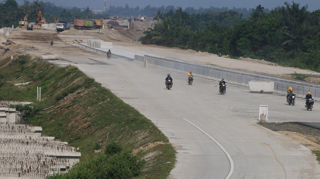 Proyek jalan tol Semarang-Batang siap beroperasi pada awal tahun depan. Saat ini, progres proyek diperkirakan mencapai 93 persen.