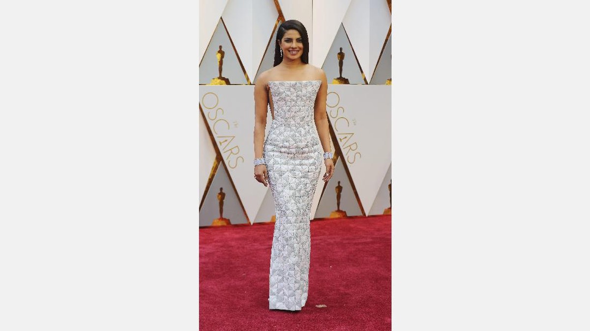 'Si Putih' yang Menggoda di Karpet Merah Oscar 2017