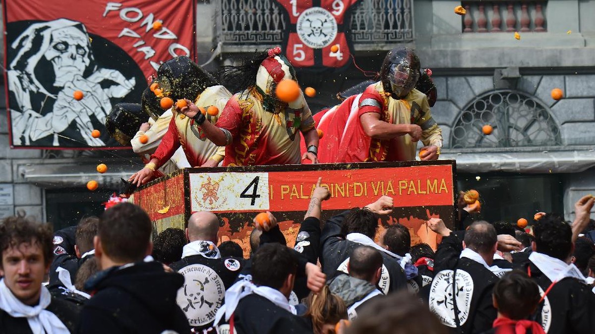 Keseruan Perang Jeruk di Ivrea Italia