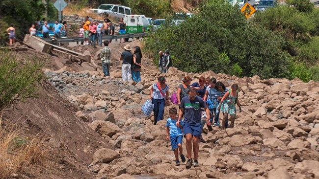 Banjir terbesar kedua dalam beberapa tahun terakhir ini melanda pusat ibu kota Chile, Santiago, pada Minggu (26/2), menewaskan tiga orang dan 19 lainnya hilang.