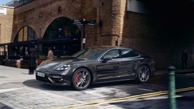 Generasi Baru Porsche 718 dan Panamera Siap Mengaspal