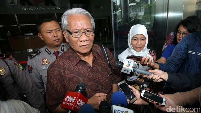 Panitia seleksi calon hakim Mahkamah Konstitusi membuka kesempatan kepada orang yang pernah mengikuti seleksi sebelumnya. 