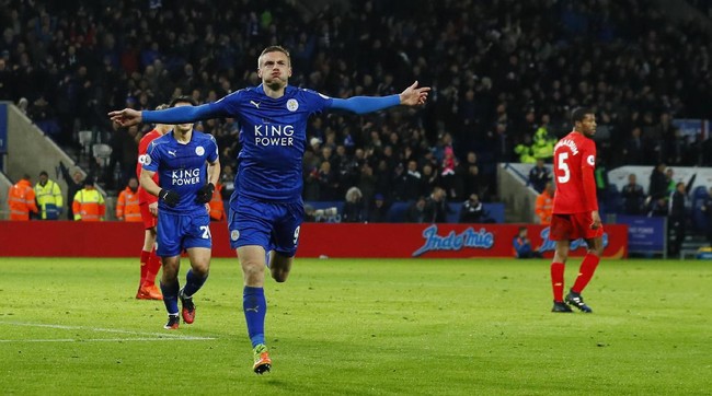 Leicester City berhasil keluar dari zona degradasi usai mereka menaklukkan Liverpool dengan skor 3-1 di Stadion King Power.