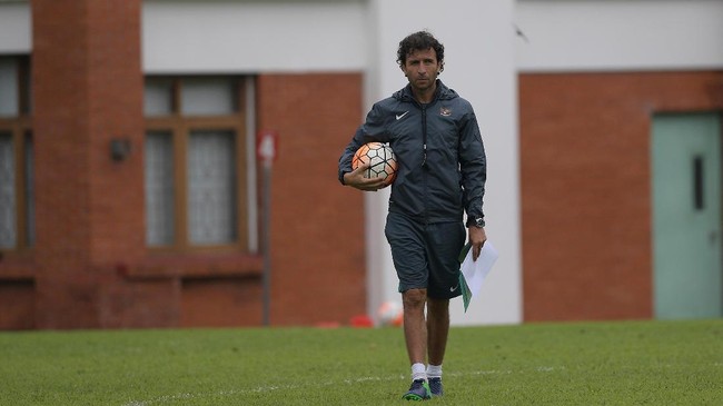 Pelatih asal Spanyol, Luis Milla, mengatakan siap banting harga terkait gajinya demi kembali melatih Timnas Indonesia.