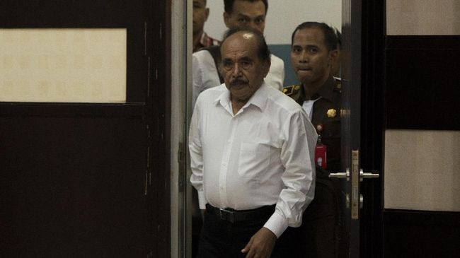 Ahmad Musadeq dan Kisah Rasul Yang Ditindas Pendiri Gafatar Ahmad Musadeq hadapi sidang vonis kasus penodaan agama yang menjeratnya, Selasa (7/3). Apa pun keputusan hakim, ia tak akan sesali keyakinannya.