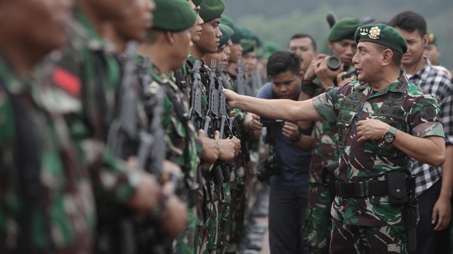 Ketua Umum PSSI Edy Rahmayadi meminta semua pihak jangan menyudutkan TNI atas kasus meninggalnya suporter Persita Tangerang, Banu Rusman.
