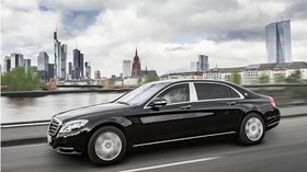 Mercedes-Benz Belum Tahu Menang Tender Mobil Dinas Jokowi