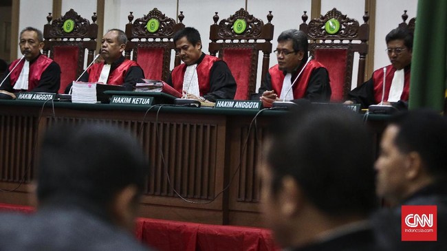 Analta Amier dianggap pernah mendengarkan keterangan saksi lain saat mengikuti persidangan sehingga tidak dapat diperiksa.