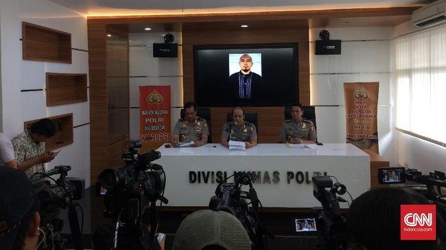 Polisi akan terus mengembangkan kasus ini. Orang yang diduga membantu Yayat melancarkan aksi teror sudah dikantongi identitasnya.