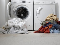 5 Cara Menghilangkan Noda Luntur Pada Baju Putih