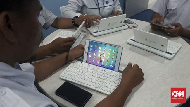 Mata pelajaran seperti dari sejarah, fisika, bahasa, hingga matematika sudah tersedia secara digital di Play Store.