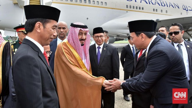 Gubernur DKI Jakarta Basuki Tjahaja Purnama menyatakan dirinya dikenalkan Presiden dengan Raja Salman dan menilai tak ada yang aneh dengan hal tersebut.