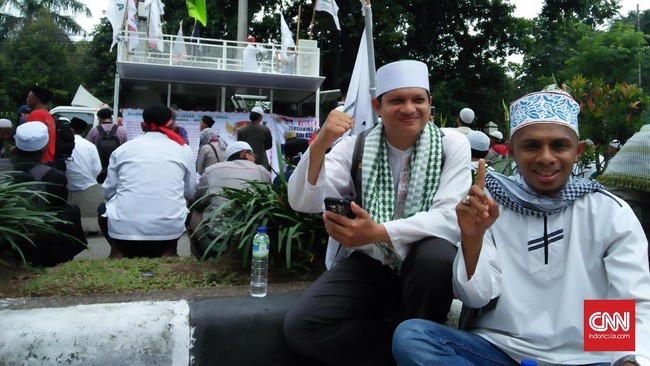 FUI menegaskan pihaknya terus mengawal persidangan penodaan agama oleh Gubernur DKI Jakarta Basuki alias Ahok yang hari ini dituntut 1 tahun.