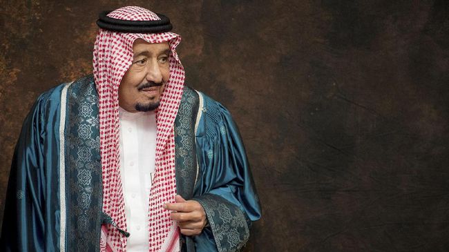 Sebanyak 150 koki akan bekerja dalam tiga shift selama 24 jam untuk menyiapkan menu makanan bercita rasa Timur Tengah kesukaan Raja Salman dan rombongan.