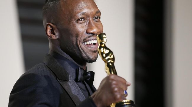 Aktor Mahershala Ali berhasil meraih piala Oscar kedua dalam kariernya pada Academy Awards ke-91 atau Oscar 2019 lewat perannya di 'Green Book'.