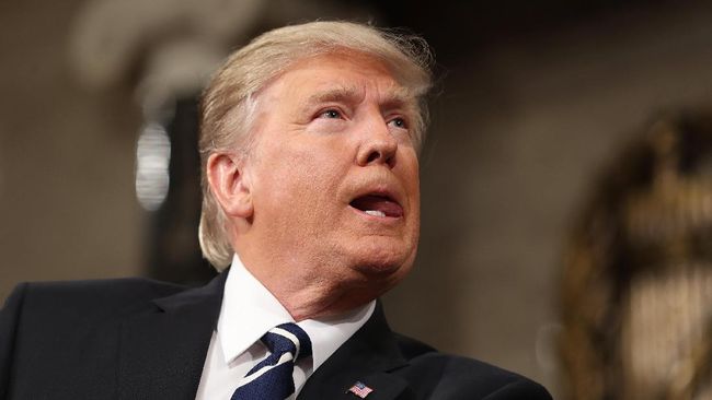 Stephen King yang dikenal sebagai penulis cerita horor dan thriller, membandingkan Trump dengan dua tokoh ciptaannya di novel.