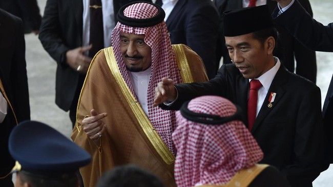 Dalam pertemuan hari ini, Jokowi menegaskan, TKI turut memberikan kontribusi dalam sektor pembangunan, kesehatan, dan jasa tenaga kerja di Arab Saudi.