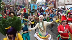 Giliran Kostum Aneh Berparade di Mardi Grass New Orleans
